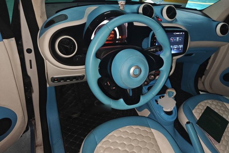 Used smart fortwo 2018 1.0L 52kW Hardtop Dynamic Version China V Steering Wheel