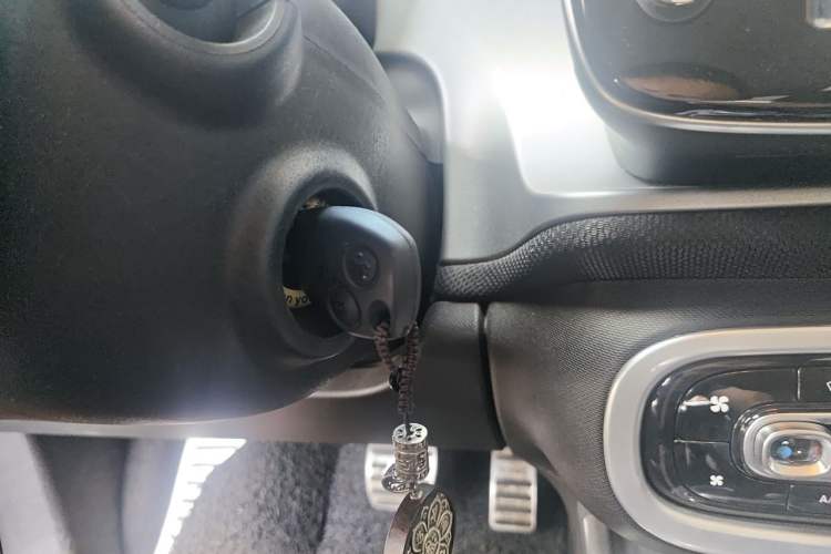 Used smart fortwo 2018 0.9T 66kW Hardtop Pioneer Edition China V Emission Standard Vehicle Key