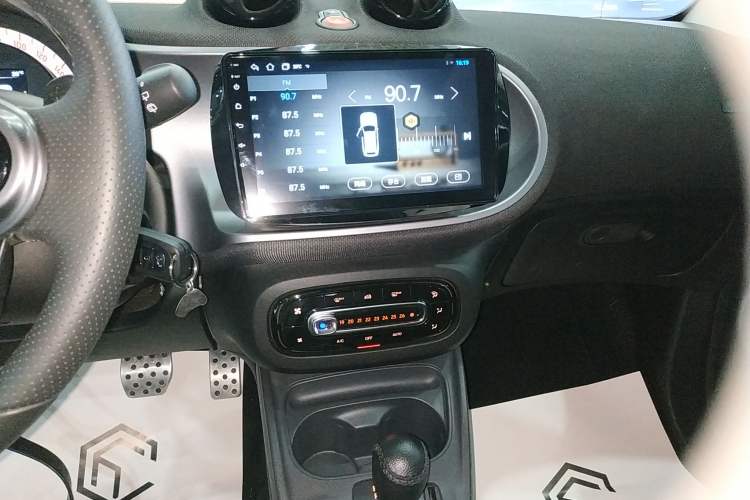 Used smart fortwo 2018 1.0L 52 kW 20th Anniversary Special Edition China V Audio And AC Panel