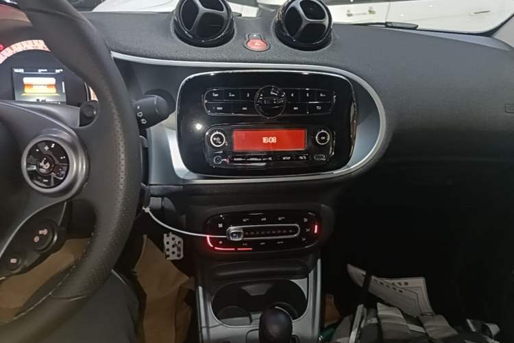 Used smart fortwo 2018 1.0L 52 kW 20th Anniversary Special Edition China V Audio And AC Panel
