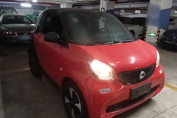 Used smart fortwo 2018 1.0L 52kW Hardtop Passion Edition China V Standard Front Right 45 Deg
