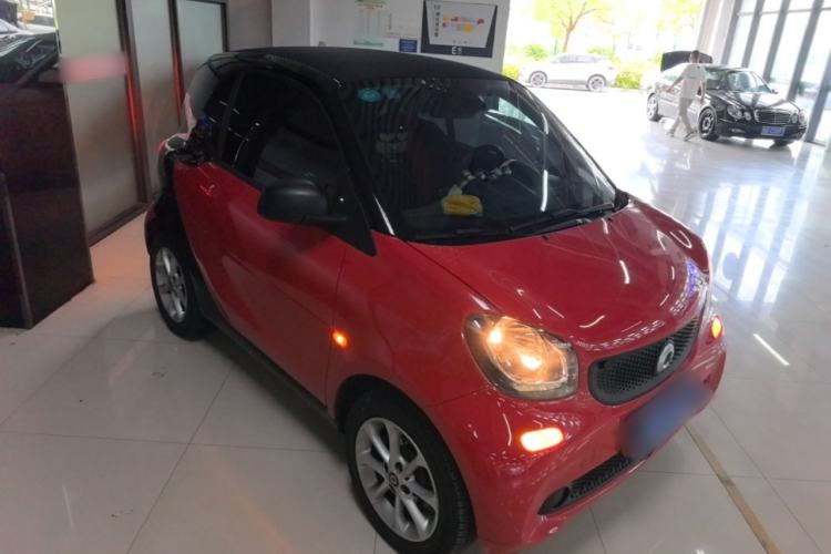 Used smart fortwo 2018 1.0L 52kW Hardtop Dynamic Version China V Front Right 45 Deg