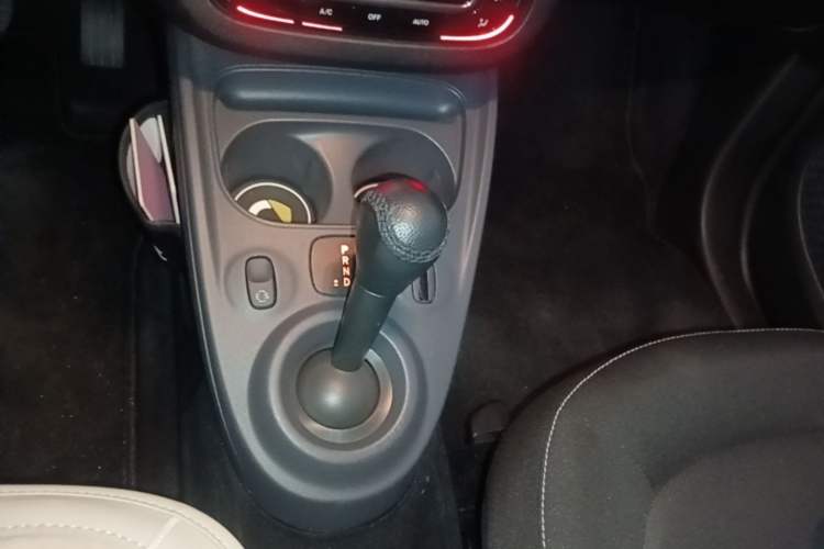 Used smart fortwo 2018 1.0L 52kW Hardtop Passion Edition China V Standard Gear Lever