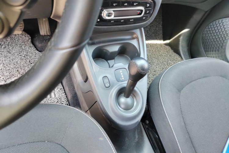 Used smart fortwo 2018 1.0L 52kW Hardtop Passion Edition China V Standard Gear Lever