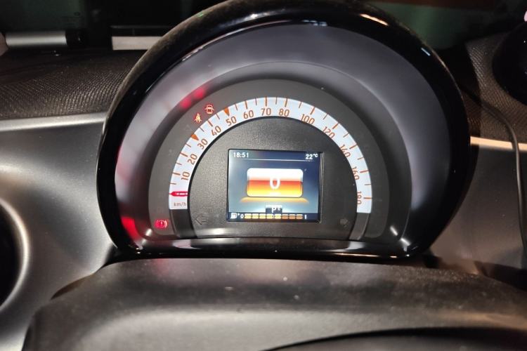 Used smart fortwo 2018 1.0L 52kW Hardtop Passion Edition China V Standard Instrument Cluster