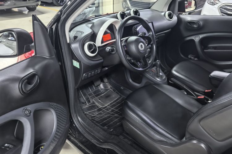 Used smart fortwo 2018 1.0L 52kW Hardtop Dynamic Version China V Interior 1