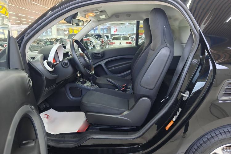 Used smart fortwo 2018 1.0L 52kW Hardtop Dynamic Version China V Interior 3