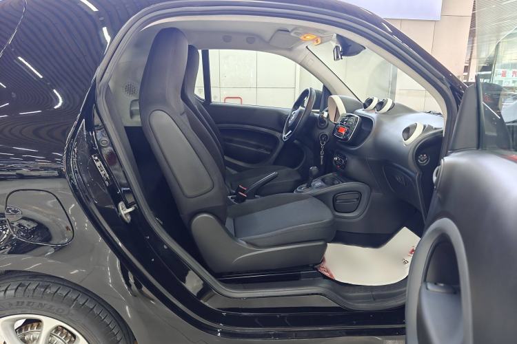 Used smart fortwo 2018 1.0L 52kW Hardtop Dynamic Version China V Interior 4
