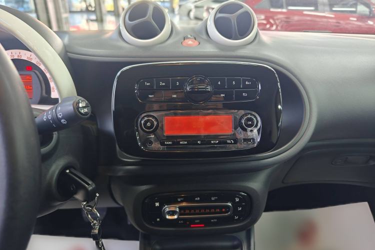 Used smart fortwo 2018 1.0L 52kW Hardtop Dynamic Version China V Interior 9