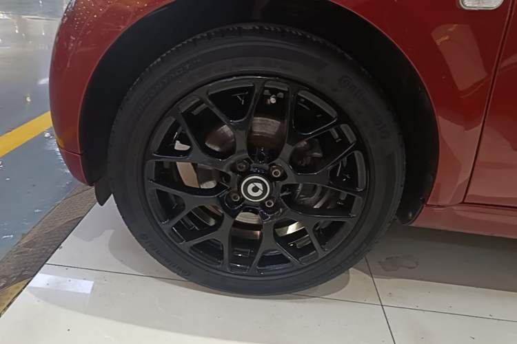 Used smart fortwo 2018 1.0L 52 kW 20th Anniversary Special Edition China V Left Front Wheel Hub