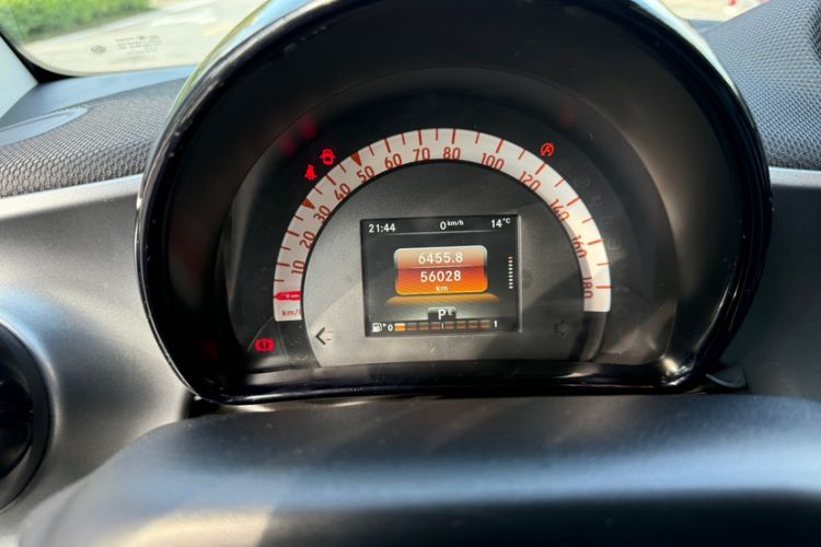 Used smart fortwo 2018 1.0L 52kW Hardtop Passion Edition China V Standard Odometer Close Up