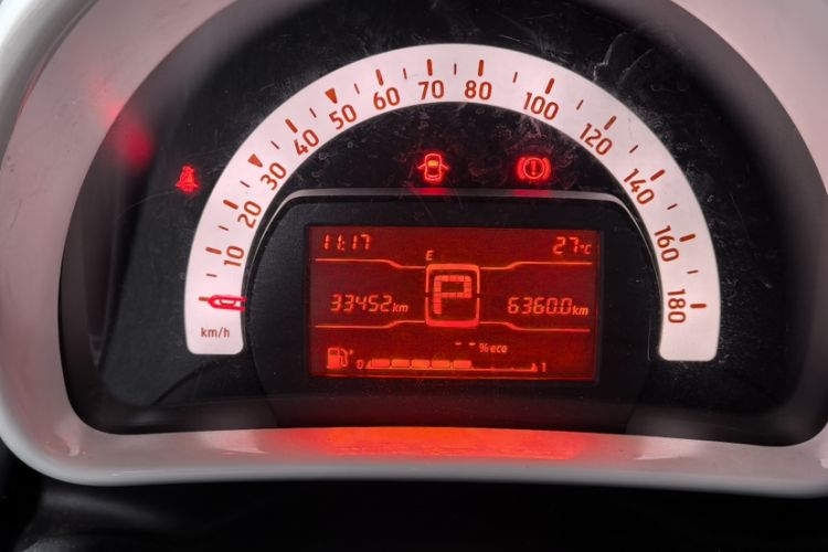 Used smart fortwo 2018 1.0L 52kW Hardtop Dynamic Version China V Odometer Close Up