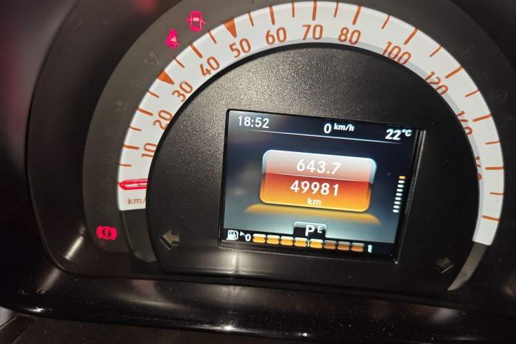Used smart fortwo 2018 1.0L 52kW Hardtop Passion Edition China V Standard Odometer Close Up