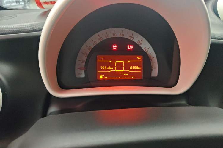 Used smart fortwo 2018 1.0L 52kW Hardtop Dynamic Version China V Odometer Close Up