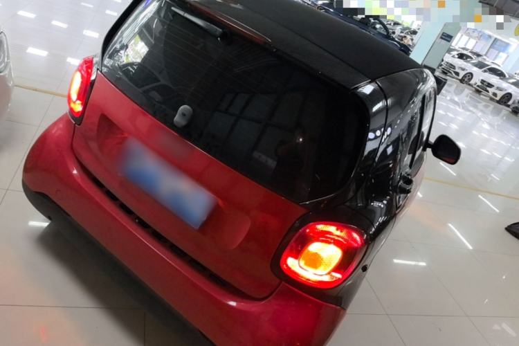 Used smart fortwo 2018 1.0L 52kW Hardtop Dynamic Version China V Rear Right 45 Deg