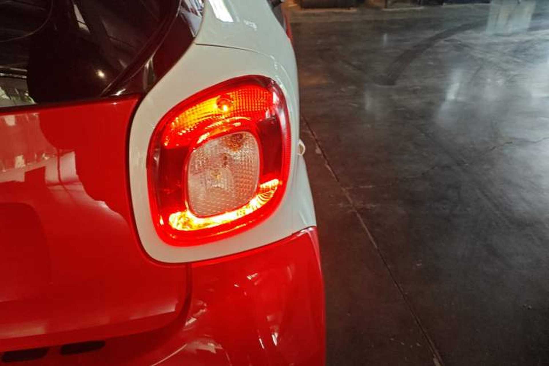Used smart fortwo 2018 1.0L 52kW Hardtop Dynamic Version China V Right Rear Taillight