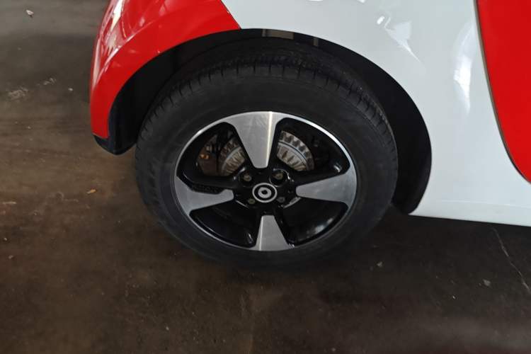 Used smart fortwo 2018 1.0L 52kW Hardtop Dynamic Version China V Right Rear Wheel Hub