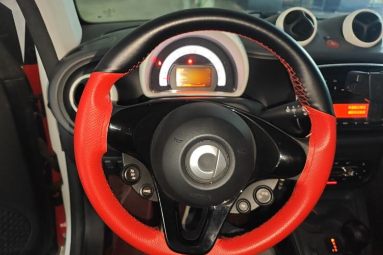 Used smart fortwo 2018 1.0L 52kW Hardtop Dynamic Version China V Steering Wheel