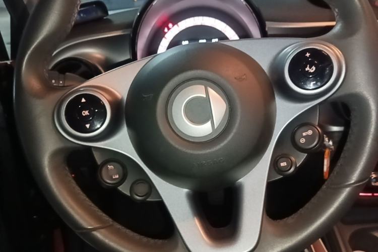 Used smart fortwo 2018 1.0L 52kW Hardtop Passion Edition China V Standard Steering Wheel