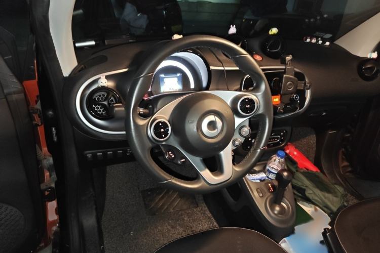 Used smart fortwo 2018 1.0L 52kW Hardtop Passion Edition China V Standard Steering Wheel