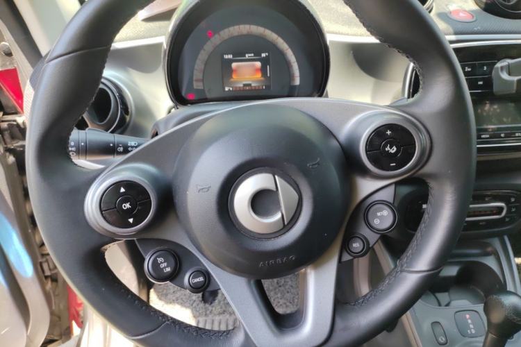 Used smart fortwo 2018 1.0L 52kW Hardtop Passion Edition China V Standard Steering Wheel