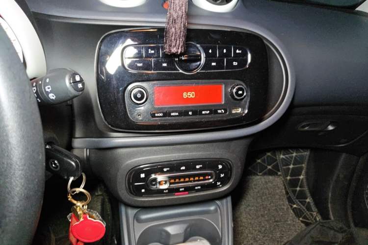 Used smart fortwo 2018 1.0L 52kW Hardtop Dynamic Version China V Audio And AC Panel