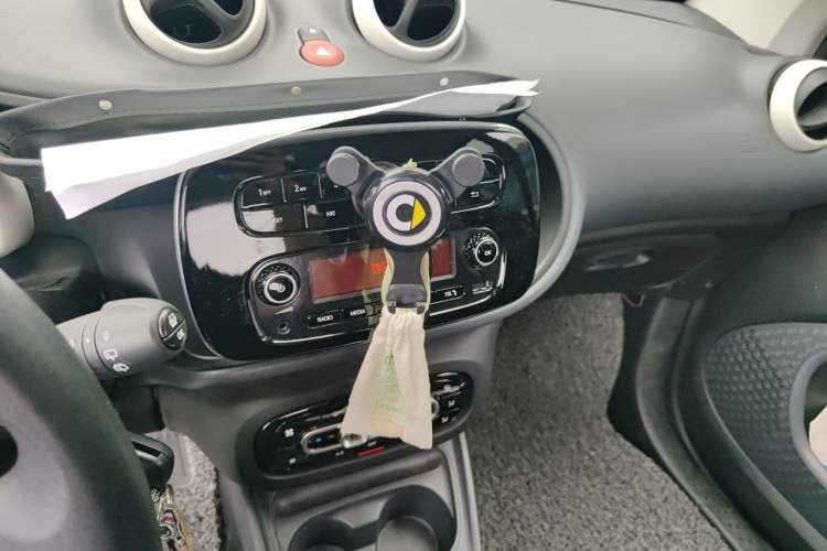 Used smart fortwo 2018 1.0L 52kW Hardtop Dynamic Version China V Audio And AC Panel