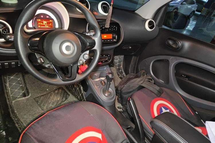Used smart fortwo 2018 1.0L 52kW Hardtop Dynamic Version China V Center Console
