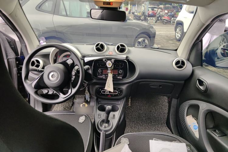 Used smart fortwo 2018 1.0L 52kW Hardtop Dynamic Version China V Center Console