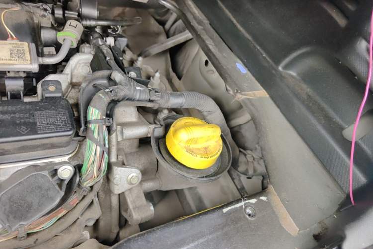 Used smart fortwo 2018 1.0L 52kW Hardtop Dynamic Version China V Engine Bay Left