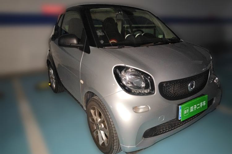 Used smart fortwo 2018 1.0L 52kW Hardtop Dynamic Version China V Front Right 45 Deg