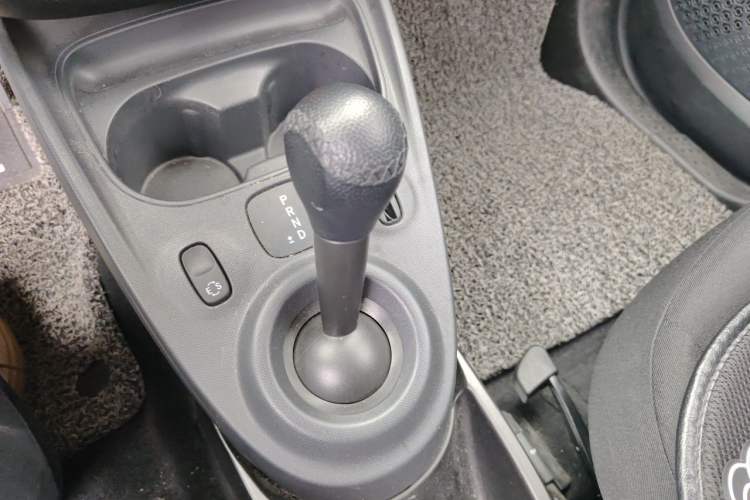 Used smart fortwo 2018 1.0L 52kW Hardtop Dynamic Version China V Gear Lever