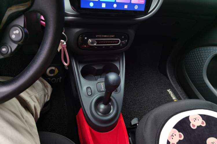 Used smart fortwo 2018 1.0L 52kW Hardtop Dynamic Version China V Gear Lever