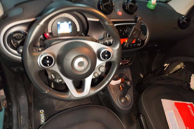 Used smart fortwo 2018 1.0L 52kW Hardtop Passion Edition China V Standard Interior 2