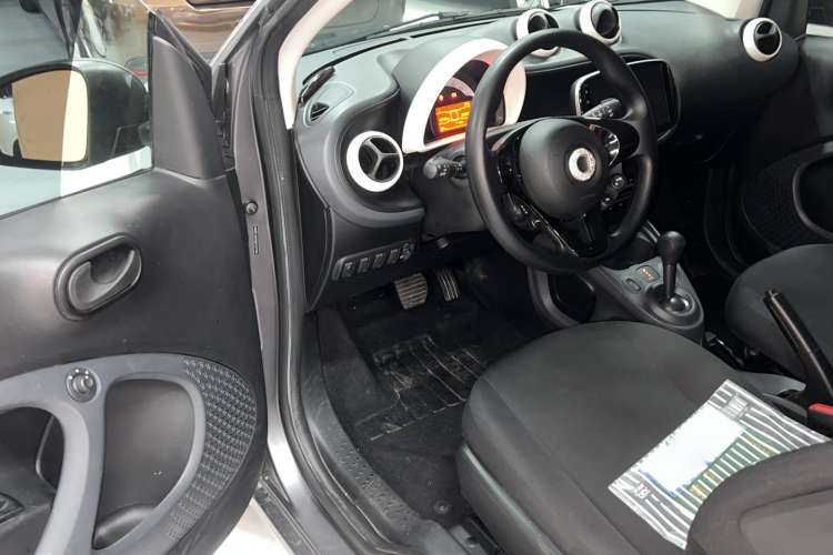 Used smart fortwo 2018 1.0L 52kW Hardtop Dynamic Version China V Interior 2