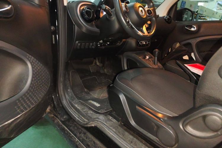 Used smart fortwo 2018 1.0L 52kW Hardtop Passion Edition China V Standard Interior 3
