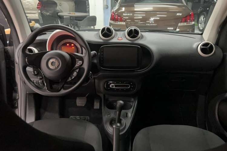 Used smart fortwo 2018 1.0L 52kW Hardtop Dynamic Version China V Interior 3