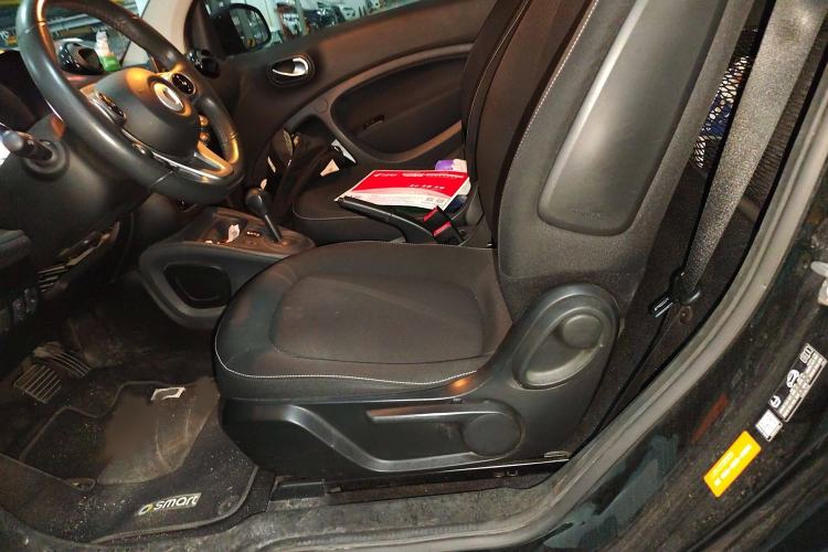 Used smart fortwo 2018 1.0L 52kW Hardtop Passion Edition China V Standard Interior 4