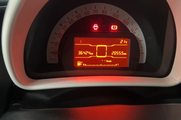 Used smart fortwo 2018 1.0L 52kW Hardtop Dynamic Version China V Odometer Close Up