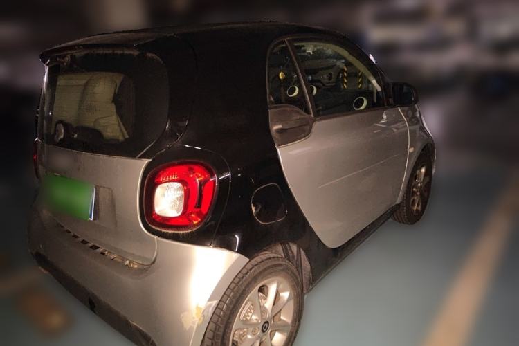 Used smart fortwo 2018 1.0L 52kW Hardtop Dynamic Version China V Rear Right 45 Deg