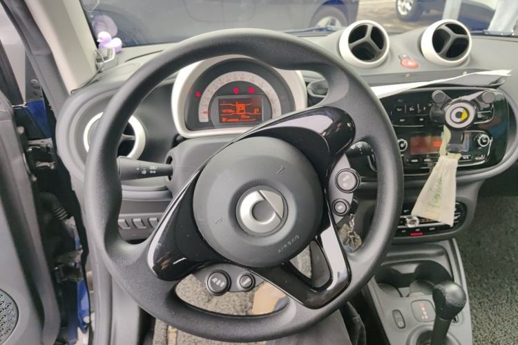 Used smart fortwo 2018 1.0L 52kW Hardtop Dynamic Version China V Steering Wheel