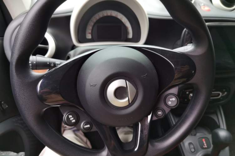 Used smart fortwo 2018 1.0L 52kW Hardtop Dynamic Version China V Steering Wheel