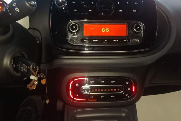 Used smart fortwo 2018 1.0L 52kW Hardtop Dynamic Version China V Audio And AC Panel
