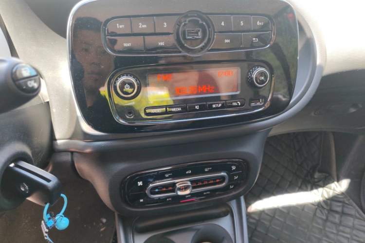 Used smart fortwo 2018 1.0L 52kW Hardtop Dynamic Version China V Audio And AC Panel