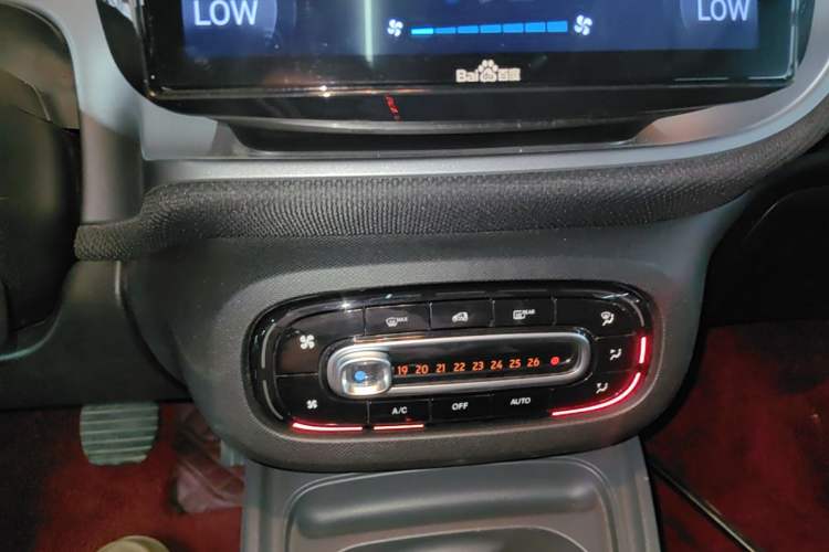 Used smart fortwo 2018 1.0L 52kW Hardtop Passion Edition China V Standard Audio And AC Panel