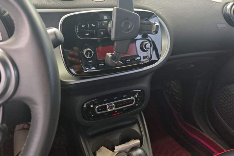 Used smart fortwo 2018 1.0L 52kW Hardtop Passion Edition China V Standard Audio And AC Panel