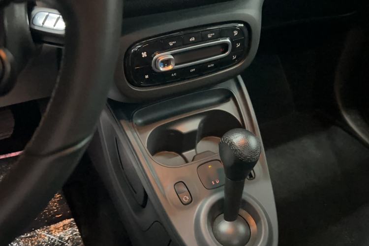 Used smart fortwo 2018 0.9T 66kW Hardtop Pioneer Edition China V Emission Standard Audio And AC Panel