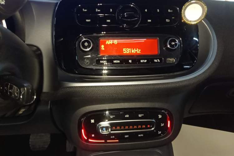 Used smart fortwo 2018 1.0L 52kW Hardtop Passion Edition China V Standard Audio And AC Panel