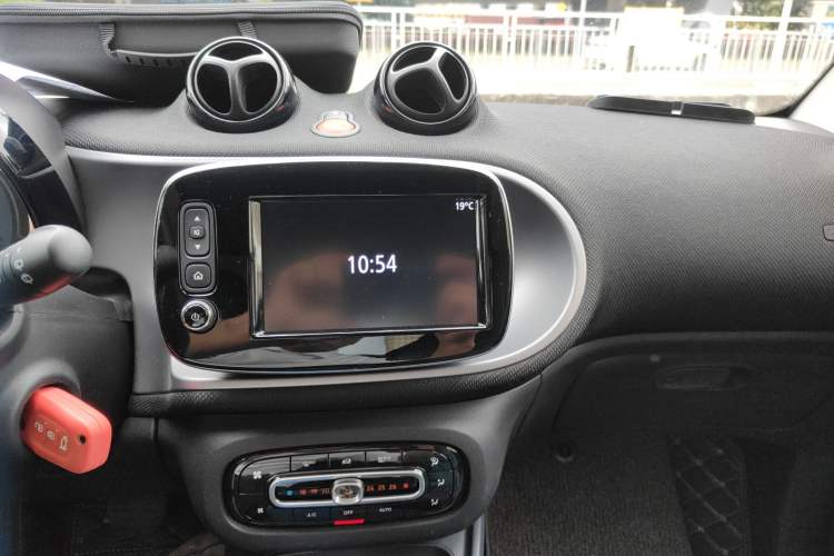 Used smart fortwo 2018 0.9T 66kW Hardtop Pioneer Edition China V Emission Standard Audio And AC Panel