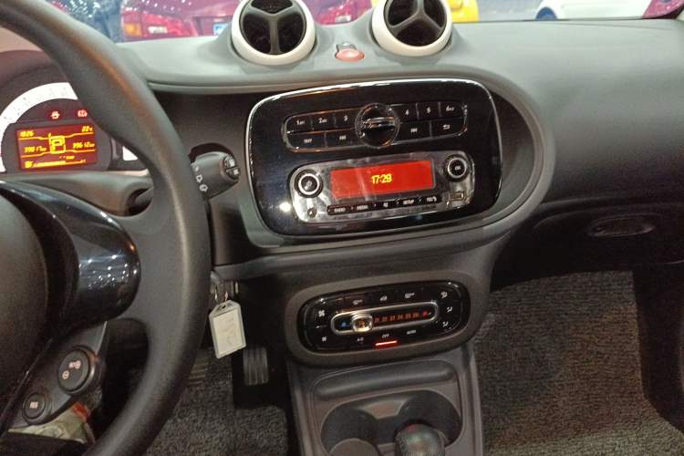 Used smart fortwo 2018 1.0L 52kW Hardtop Dynamic Version China V Audio And AC Panel